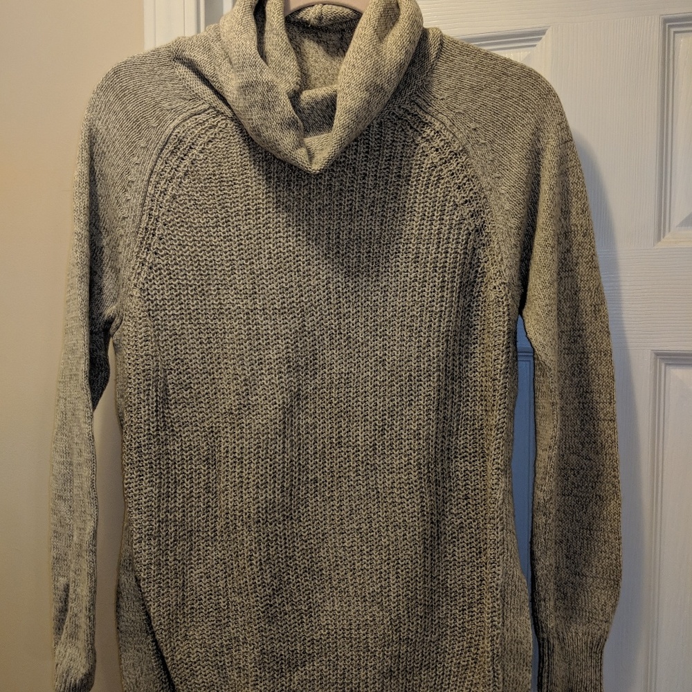 Long sleeved gray Retrod sweater
